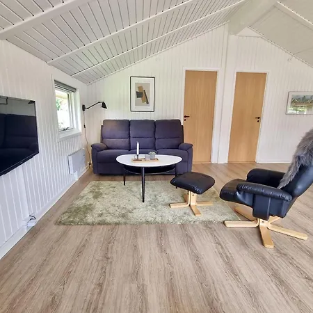 Gemuetliches-ferienhaus-nahe-ostsee-mit-terrasse-und-holzofen Feriehus