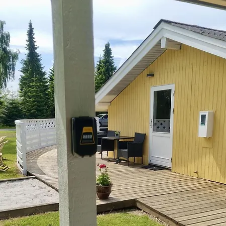 Gemuetliches-ferienhaus-nahe-ostsee-mit-terrasse-und-holzofen Feriehus *